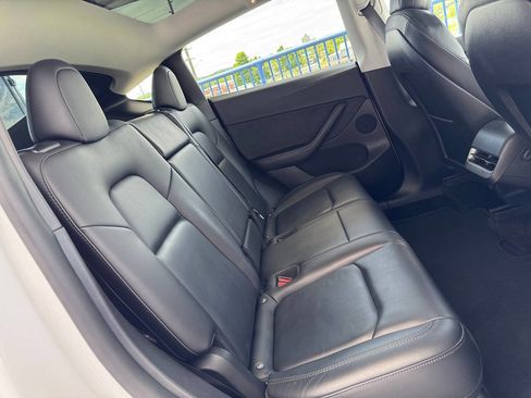 Used 2022 Tesla Model Y Long Range AWD/4WD image 10