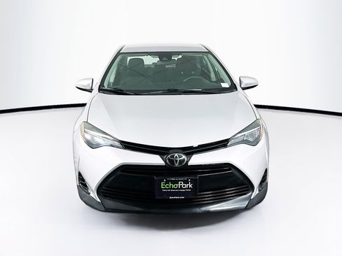 Used 2018 Toyota Corolla LE FWD image 2