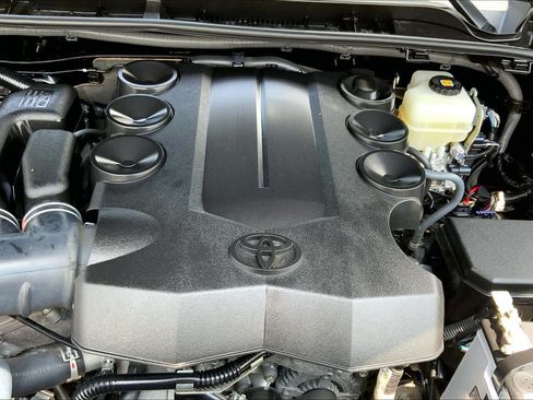 Used 2018 Toyota 4Runner SR5 Premium AWD/4WD image 33