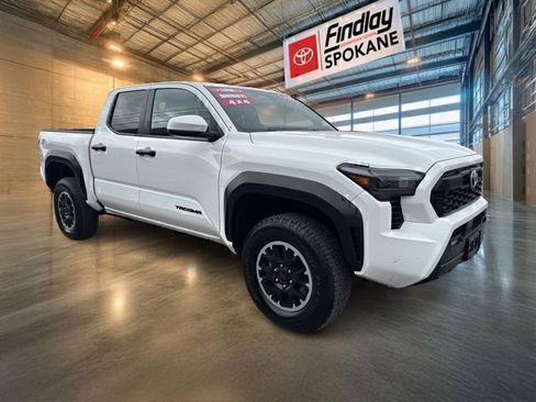 Certified 2025 Toyota Tacoma TRD Off-Road image 3