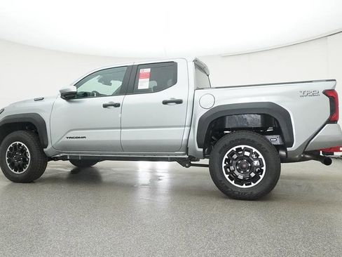 Certified 2025 Toyota Tacoma TRD Off-Road image 20