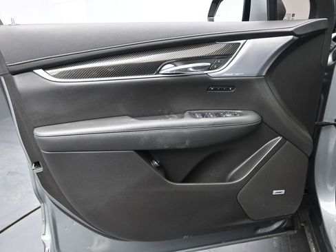 Used 2023 Cadillac XT6 Sport image 28