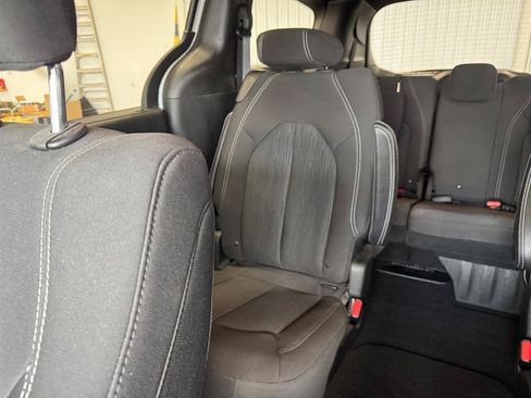 Used 2018 Chrysler Pacifica Touring Plus w/ S Appearance Package FWD image 11