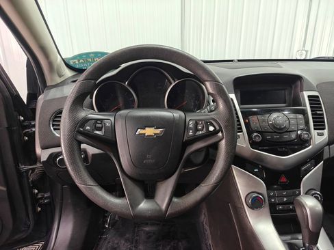 Used 2015 Chevrolet Cruze LT image 4