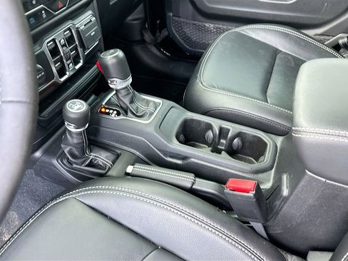 Used 2023 Jeep Wrangler Unlimited Sahara w/ Cold Weather Group AWD/4WD image 28
