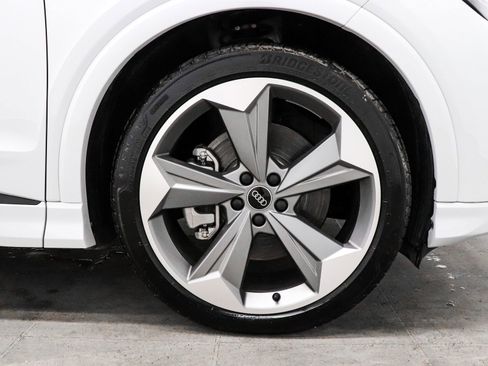 Used 2025 Audi Q4 e-tron Premium Plus w/ Premium Plus image 18