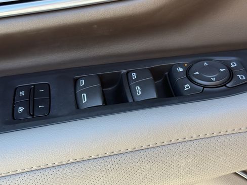 Used 2023 GMC Yukon SLT w/ SLT Premium Package image 26