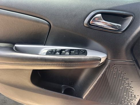 Used 2019 Dodge Journey SE w/ Connectivity Group FWD image 28
