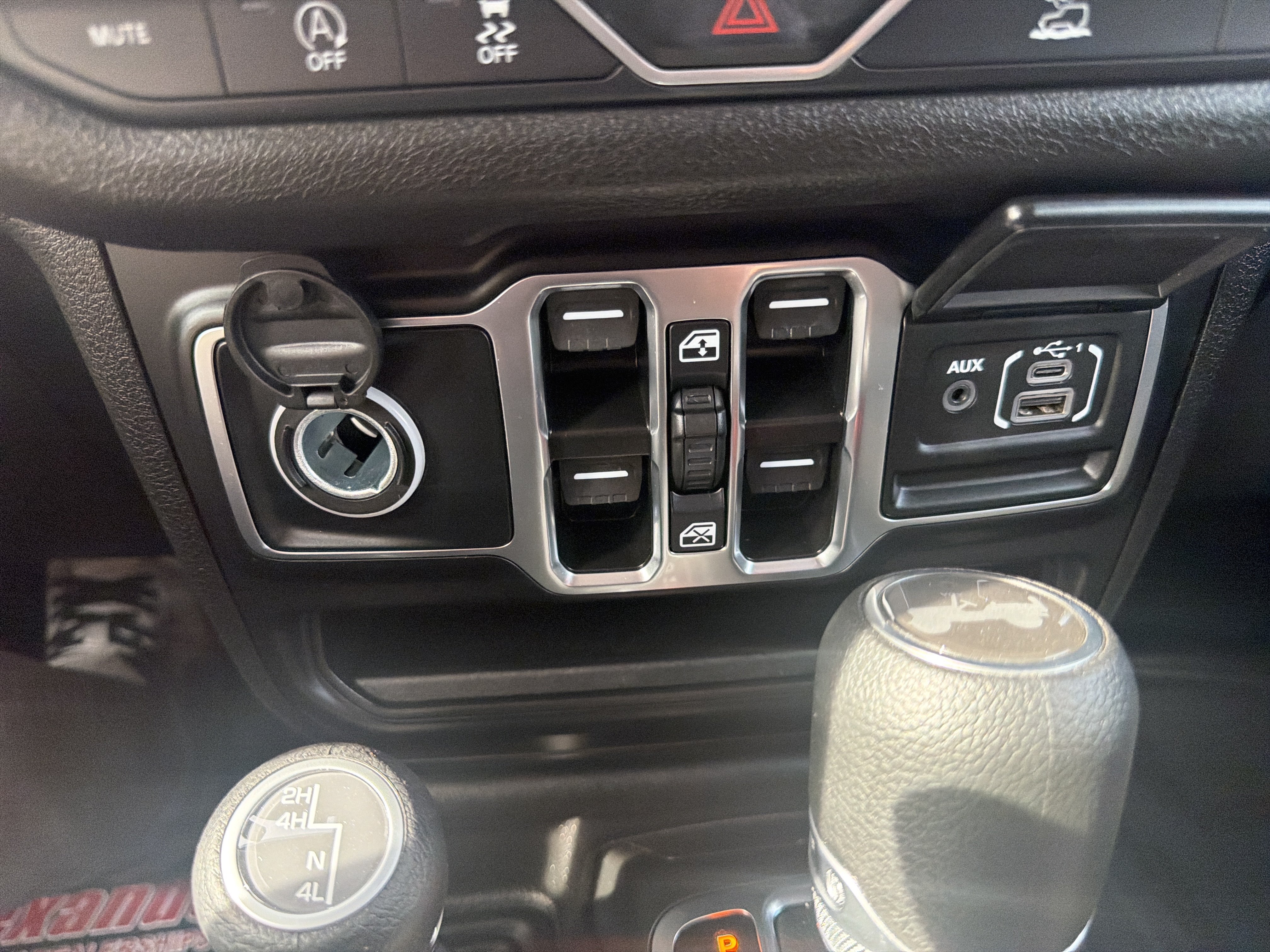 Used 2025 Jeep Wrangler Unlimited Sport AWD/4WD image 8