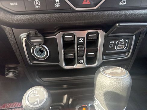 Used 2025 Jeep Wrangler Sport S image 8