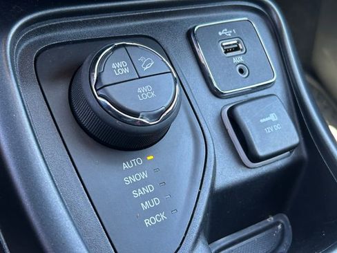 Used 2019 Jeep Compass Trailhawk AWD/4WD image 18