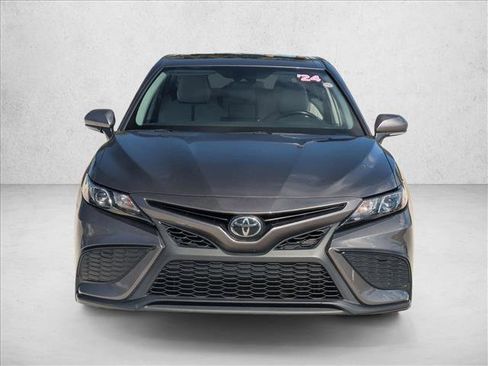 Used 2024 Toyota Camry SE image 2