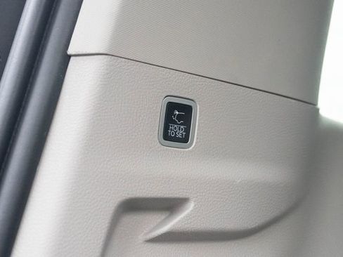 Used 2023 Jeep Wagoneer L Series II AWD/4WD image 27