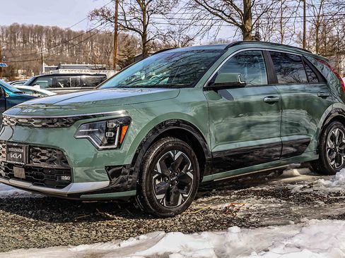 Certified 2024 Kia Niro Wave image 3