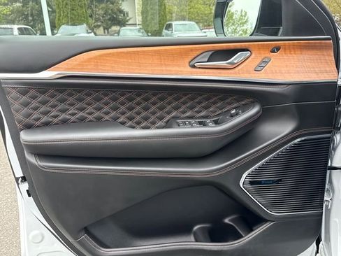 New 2025 Jeep Grand Cherokee L Summit AWD/4WD image 22