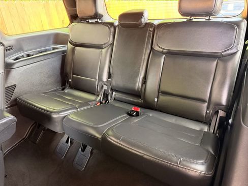 Used 2025 Ford Expedition Platinum w/ Stealth Appearance Package AWD/4WD image 35