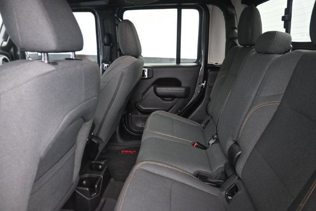 Used 2025 Jeep Gladiator Sport AWD/4WD image 19