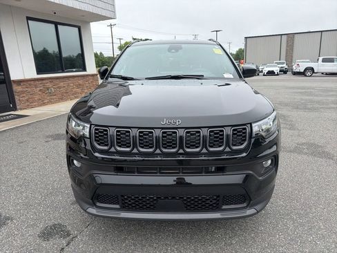 Used 2026 Jeep Compass Latitude AWD/4WD image 10