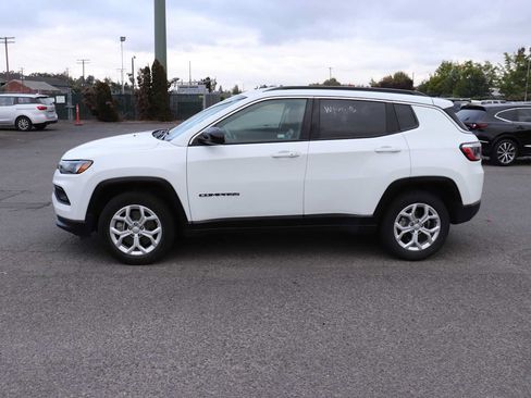 Used 2024 Jeep Compass Latitude AWD/4WD image 8