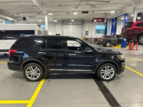 Used 2017 Ford Explorer Limited w/ Equipment Group 301A AWD/4WD image 6
