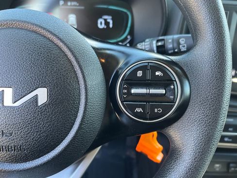Used 2025 Kia Soul LX w/ LX Technology Package FWD image 29