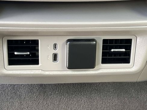 Used 2022 Chevrolet Silverado 1500 LT AWD/4WD image 20