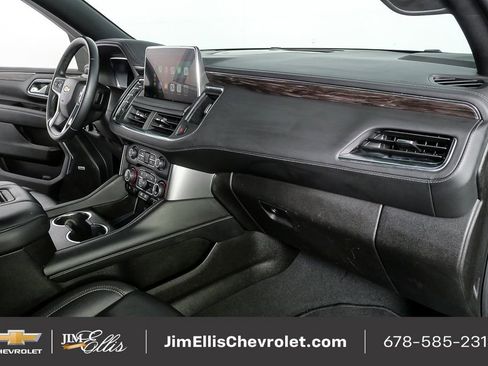 Used 2024 Chevrolet Suburban LT image 24