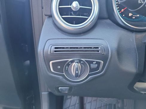 Used 2022 Mercedes-Benz GLC 300 image 30