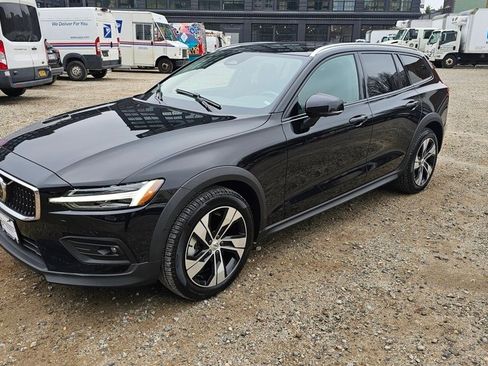 Certified 2024 Volvo V60 B5 Cross Country Plus image 1