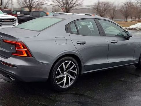 Used 2019 Volvo S60 T6 Momentum w/ Multimedia Package image 8