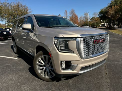 Used 2022 GMC Yukon XL Denali image 2