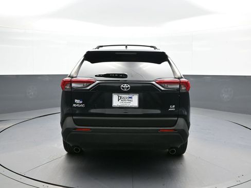 Used 2019 Toyota RAV4 LE image 7