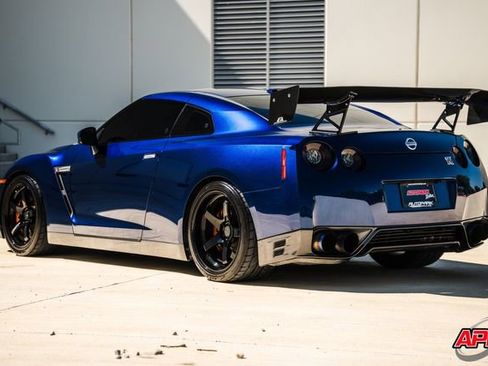 Used 2014 Nissan GT-R Premium AWD/4WD image 9