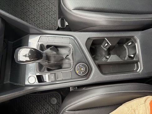 Used 2022 Volkswagen Tiguan SE image 10