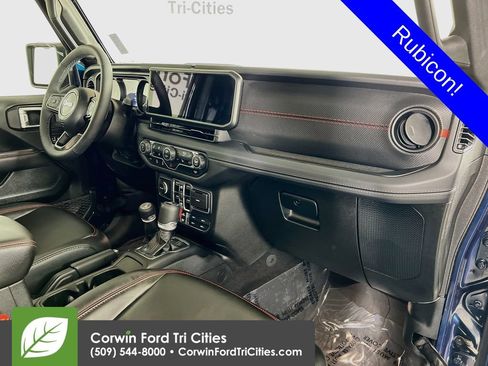 Used 2025 Jeep Wrangler Unlimited Rubicon w/ Convenience Group AWD/4WD image 29