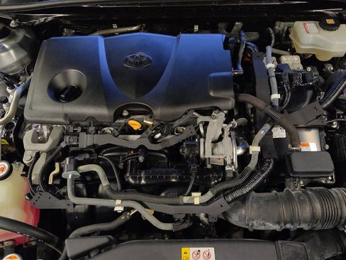 Used 2020 Toyota Camry LE image 30