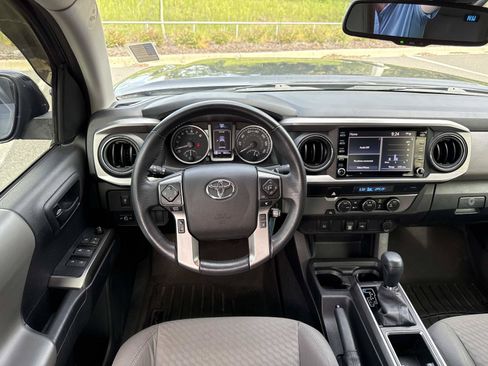 Used 2022 Toyota Tacoma SR5 RWD image 13