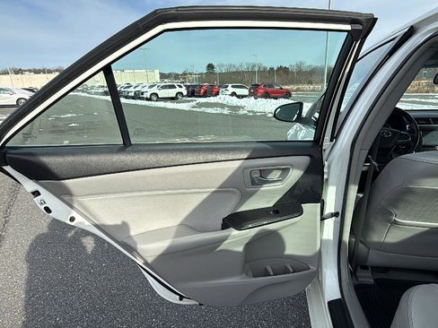 Used 2016 Toyota Camry XLE image 21