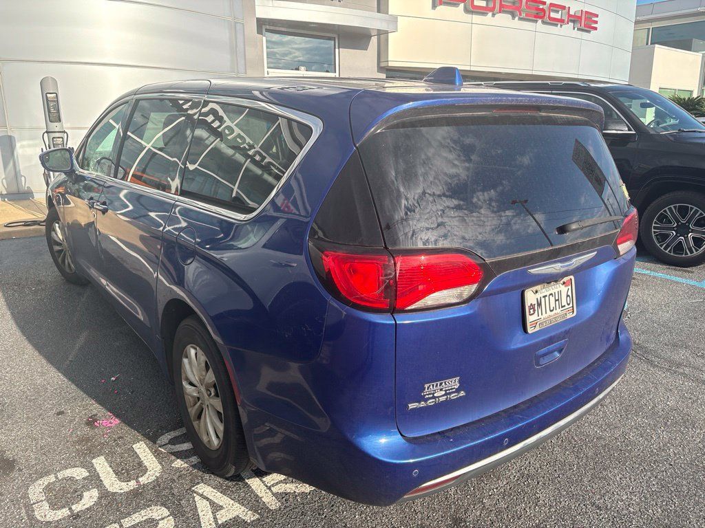 Used 2018 Chrysler Pacifica Touring Plus FWD image 4