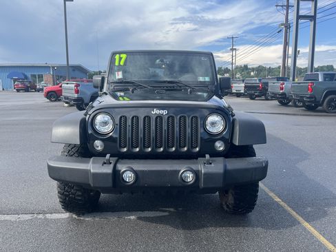 Used 2017 Jeep Wrangler Unlimited Rubicon w/ Connectivity Group AWD/4WD image 10