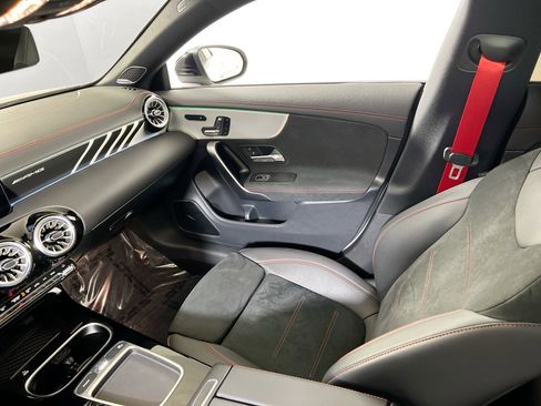 Used 2025 Mercedes-Benz CLA 35 AMG 4MATIC image 25