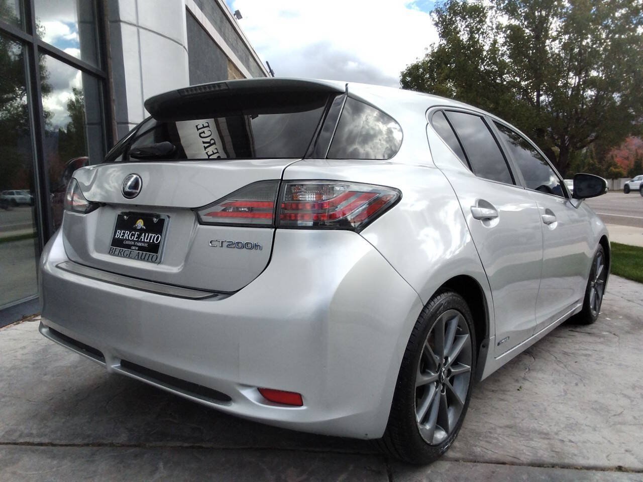 Used 2013 Lexus CT 200h w/ Premium Pkg w/Navigation FWD image 5