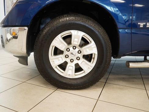 Used 2019 Nissan Titan SV AWD/4WD image 10