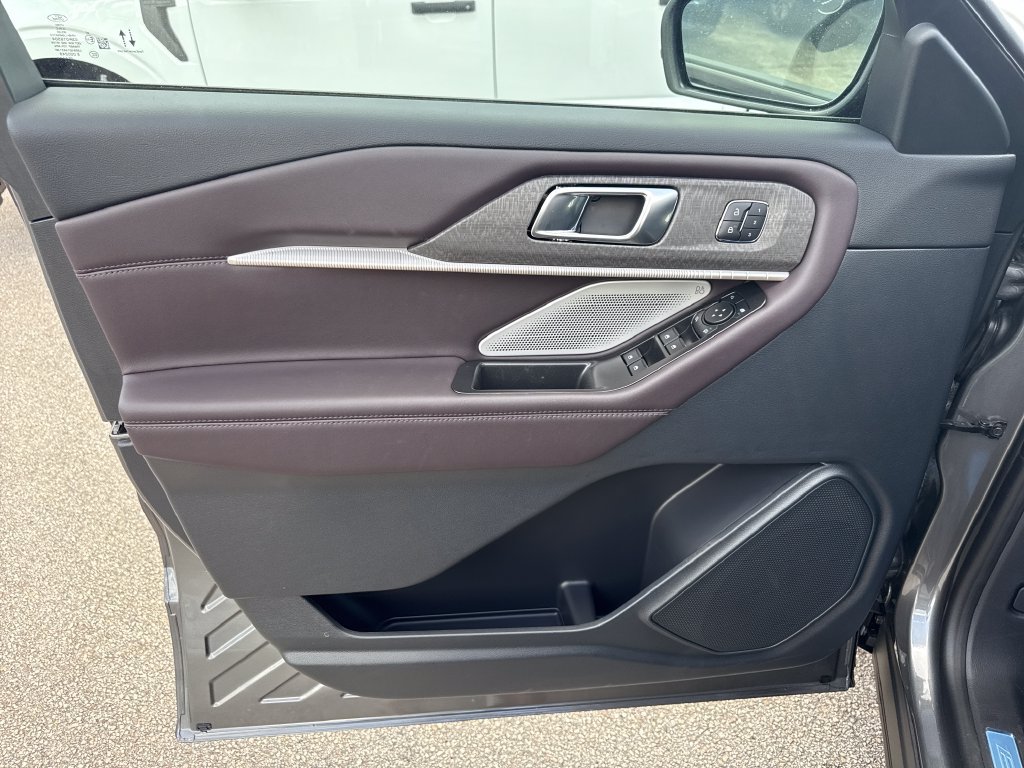 New 2027 Ford Explorer Platinum RWD image 17