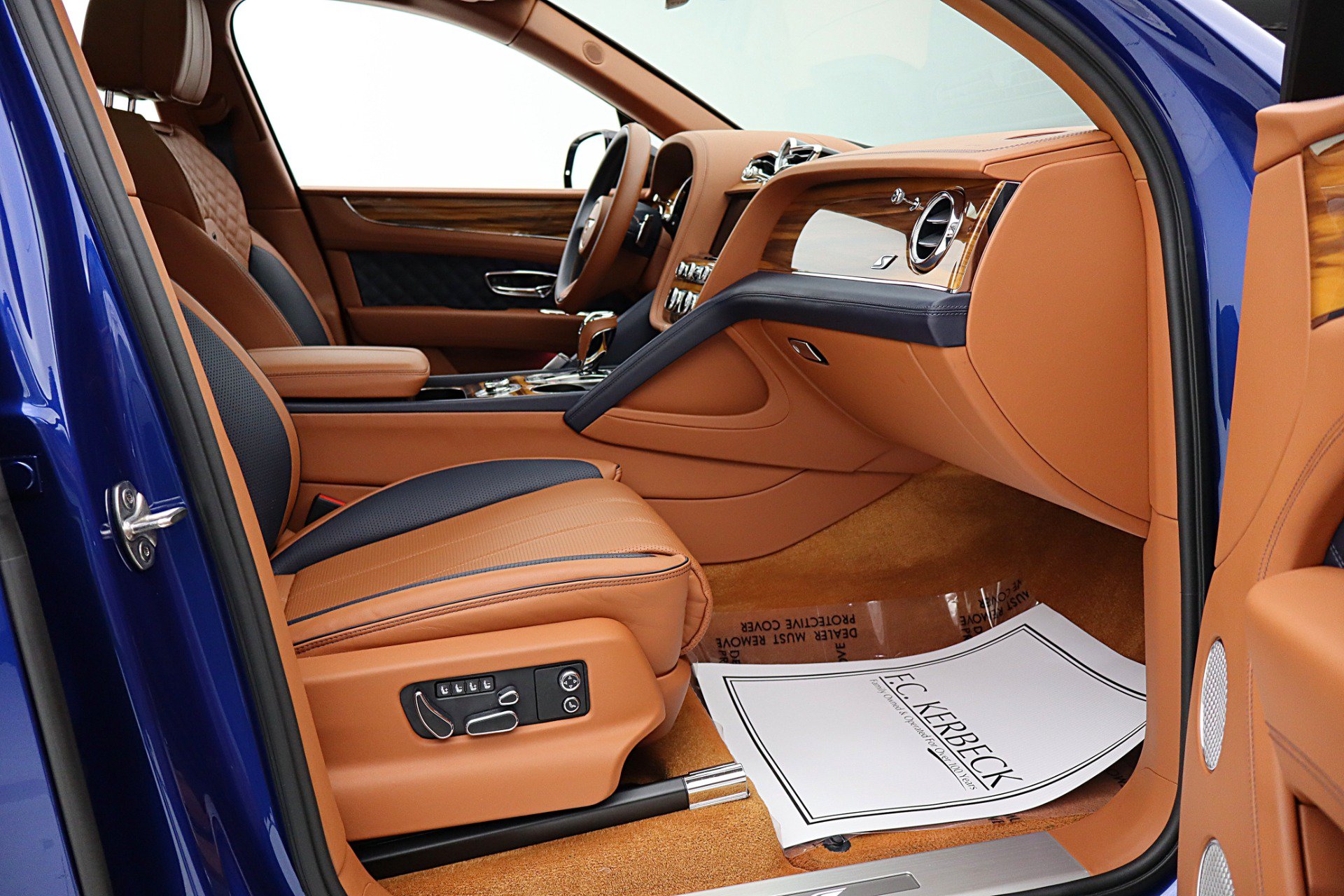 Certified 2022 Bentley Bentayga AWD/4WD image 31