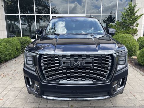 Used 2023 GMC Yukon Denali Ultimate AWD/4WD image 2