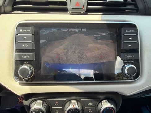 Used 2021 Nissan Versa SV FWD image 19