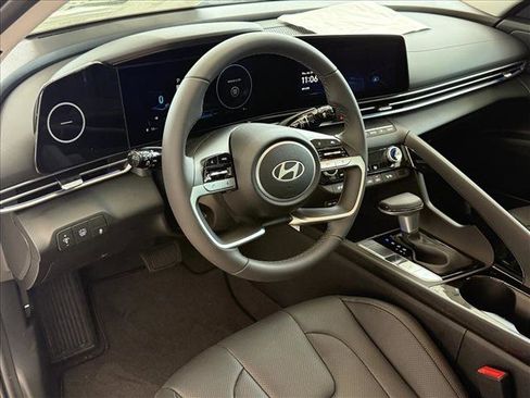 New 2025 Hyundai Elantra Limited image 10