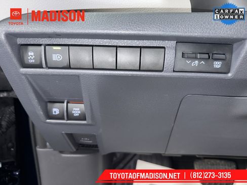 Used 2023 Toyota Sienna XLE image 31