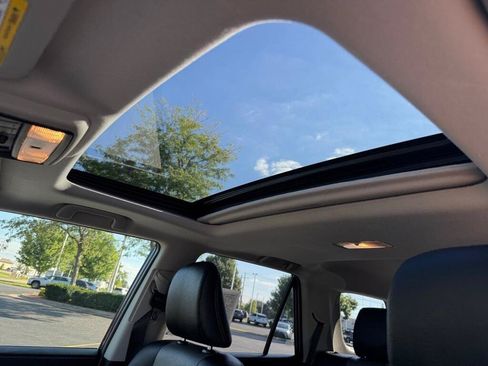 Used 2022 Toyota 4Runner SR5 Premium w/ Moonroof Package AWD/4WD image 5
